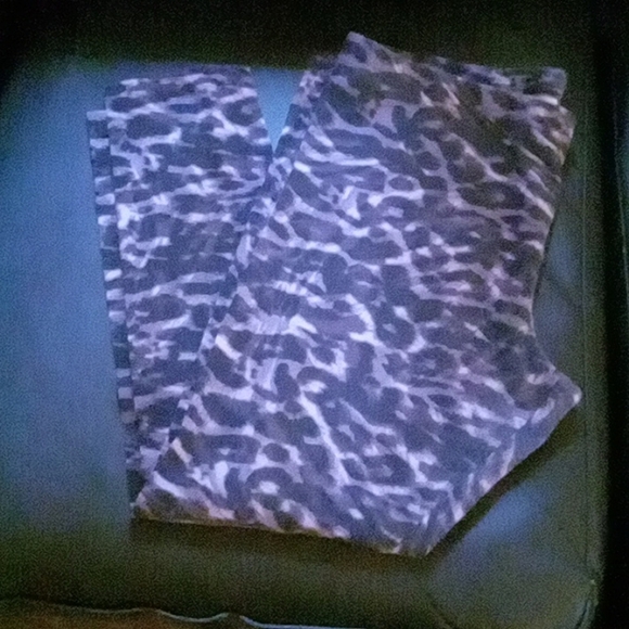 Faded Glory Animal print leggings 16/18 - Picture 2 of 5